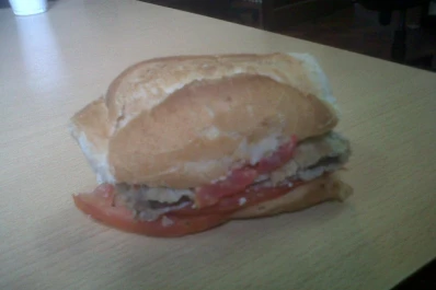 Un dedo humano apareció en un sandwich