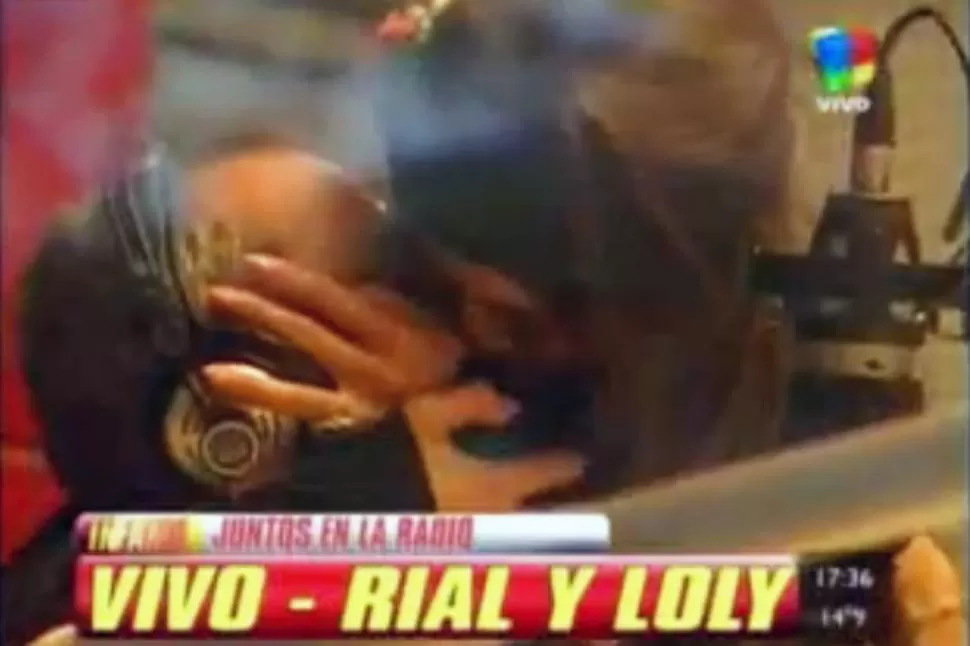 DULCE AMOR. La Niña Loly besó repetidamente a Jorge Rial por sus dulces palabras. CAPTURA DE VIDEO