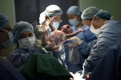 No hay nada más urgente para el recién nacido que tomar contacto con su mamá