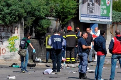 Atentado en escuela italiana mata a una adolescente y deja siete heridos