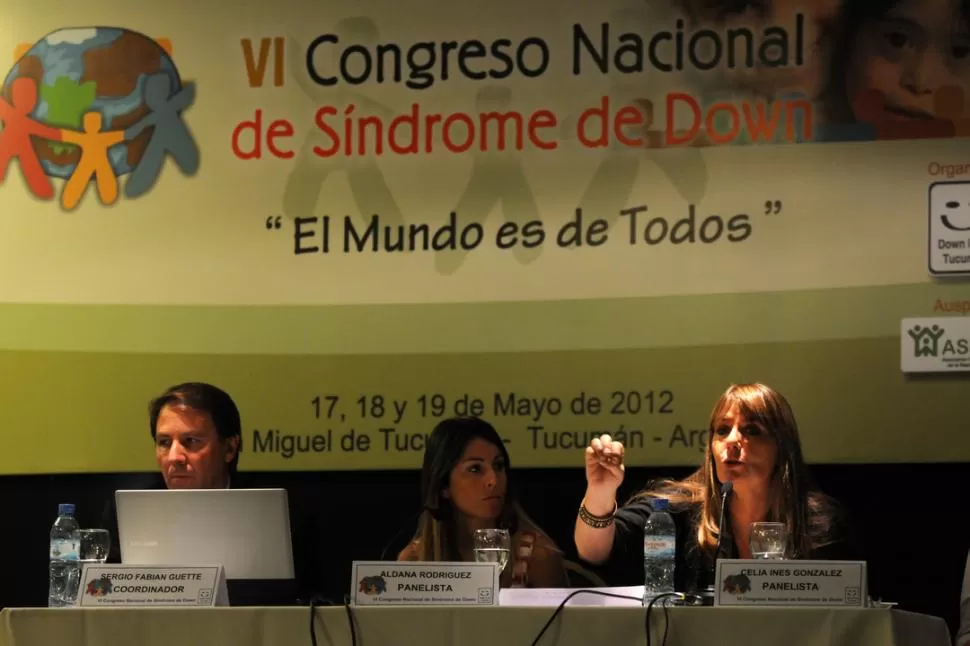 CONFERENCISTAS. Expertos extranjeros y del país analizan la situación de la persona con síndrome de Down. LA GACETA / FOTO DE INES QUINTEROS ORIO 