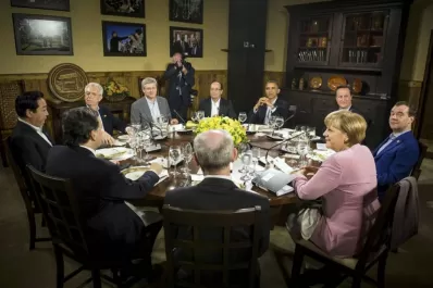 Con Grecia adentro, el G-8 clama por Europa