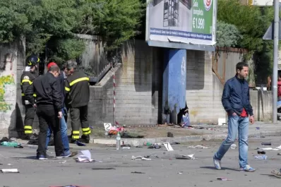 Italia, sacudida por la bomba en una escuela