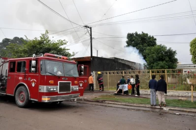 Fuego y susto en una casa en Diego de Rojas al 500