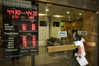 El dólar blue subió ocho centavos y terminó a $ 5,71