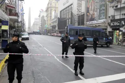 Eran bombas de estruendo las que colocaron en el Gran Rex de Buenos Aires, donde hablará Uribe