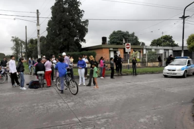 Iba en contramano en bicicleta y chocó con una camioneta