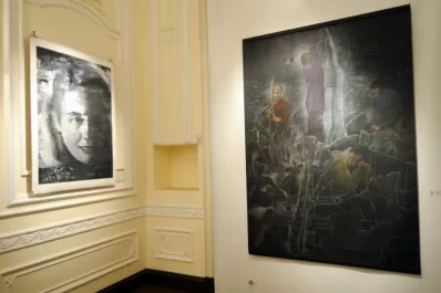 Exquisitos dibujos definen un mundo donde el oscuro poder todo lo somete