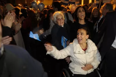 Un abrazo para pedir justicia