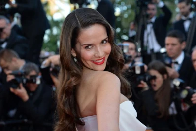 Natalia Oreiro y su escote derritieron Cannes