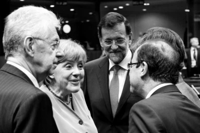 Merkel y Hollande encabezan la división por los eurobonos