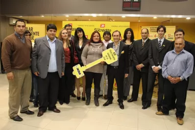 Sucrédito cumplió el sueño de una clienta: ¡le regaló una casa!