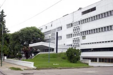 Una nena de 14 años fue al hospital de Niños con dolor de panza, y dio a luz a una niña