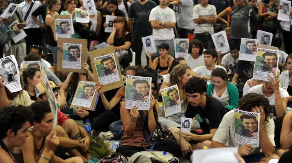 SIN CONCESION. Familiares y amigos de Lucas Menghini y de las demás víctimas se movilizaron ayer en Buenos Aires. TELAM