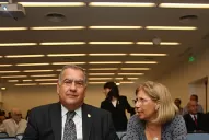 ¿Qué le regalan las autoridades a la UNT?