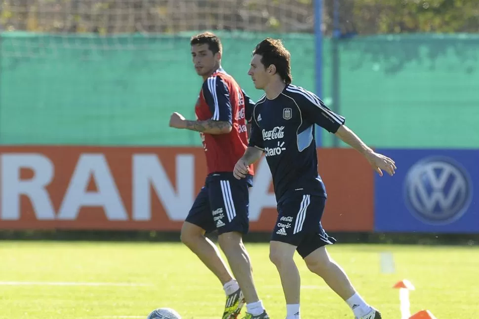 EN ACCION. Lionel Messi practicó con la Selección con miras al partido del sábado contra Ecuador. DYN 