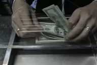 El dólar blue empezó a bajar, y cotizó a $ 5,70