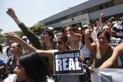 Los estudiantes agitan la campaña mexicana