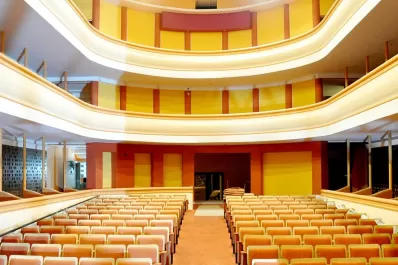 La UNT colaboró en el rescate de un teatro