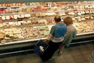 Bajó 2,4% el consumo de productos de la canasta básica