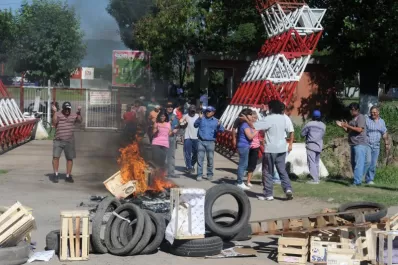 Empleados impiden el ingreso al complejo de San Martín