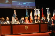 Alperovich y Reposo cerraron la jornada internacional