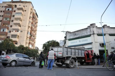 Un camión se incrustó en una farmacia