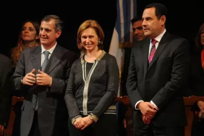 Cenó escuchando música, tomó café y fumó; ya había renunciado