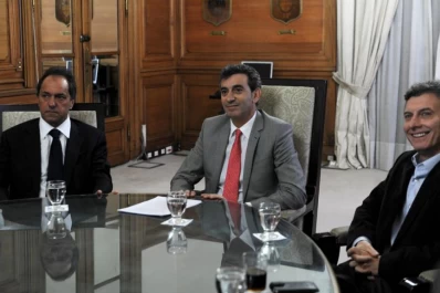 Randazzo, Scioli y Macri avanzaron en la creacion de la agencia de transporte metropolitano