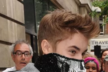 LOOK. Justin Bieber sorprendió con su mascarilla. FOTO TOMADA DE TELECINCO.ES