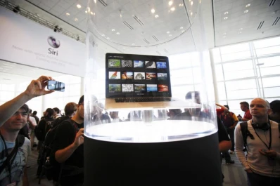 Apple lanza MacBook, la notebook más delgada y potente del mercado