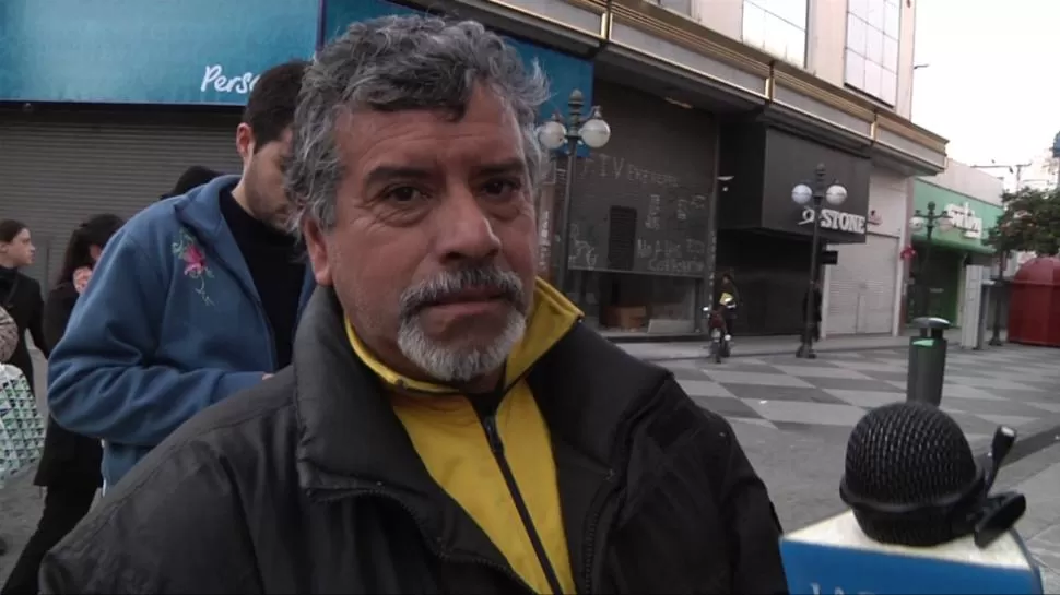 ES FAMOSO. José Ledesma tiene 59 años, trabaja en la construcción y quiere conocer al tucumano detrás de las obras. CAPTURA DE VIDEO