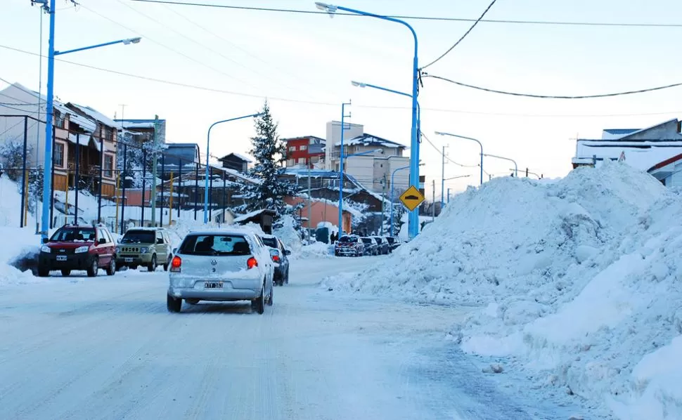 TEMPORAL. Durante las últimas semanas cayó más de un metro de nieve en Ushuaia. NA