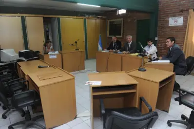 El toledismo pretende destituir a un opositor