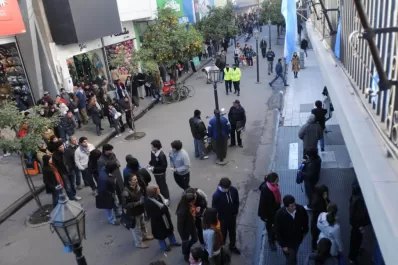 Un madrugón masivo para escuchar a Pelli