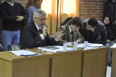 La UCR votó con el PJ y destituyeron a un edil