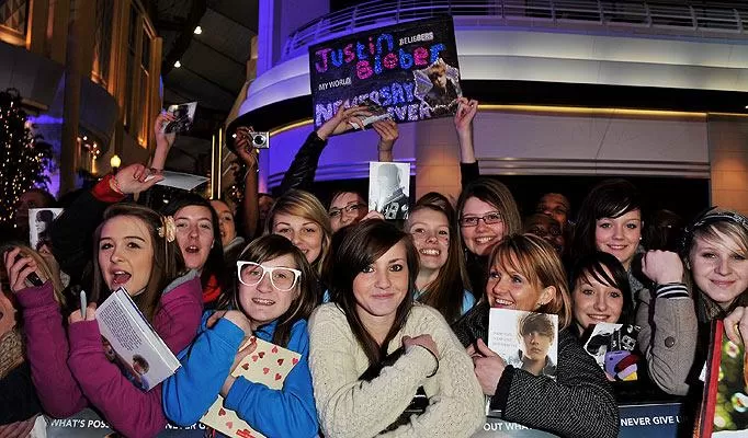 INFECTADAS. Justin Bieber tiene cada vez más fans. FOTO TOMADA DE THESUN.CO.UK