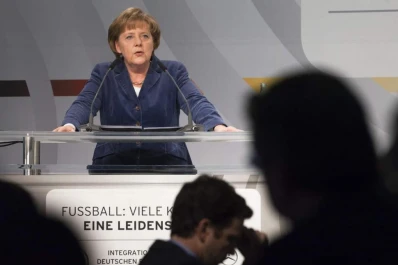 Merkel insiste en la necesidad de ajustes