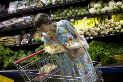 Una familia necesita $ 102 por día para no caer en la pobreza