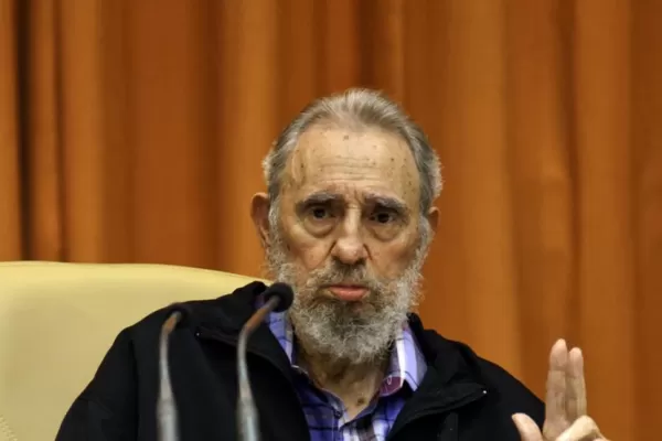 Fidel Castro cambia de estilo