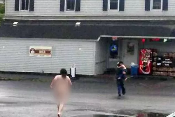 Una caníbal desnuda ataca a su hijo en Nueva York