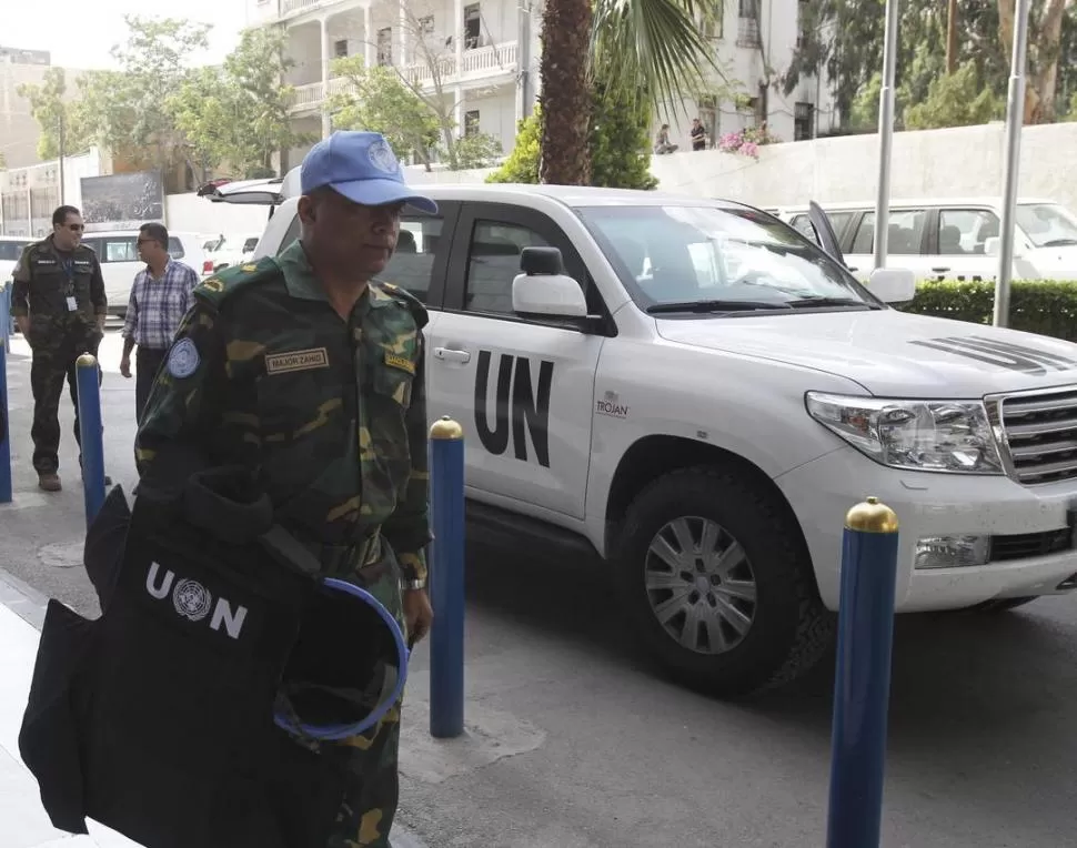 GRAVE SITUACIÓN. La creciente violencia en Siria obligó a la misión de observadores de la ONU a paralizar sus tareas, mientras continúan los ataques. REUTERS 