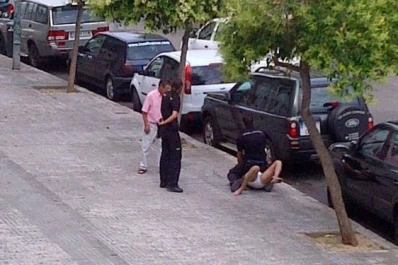 Un hombre murió mientras era inmovilizado por la Policía