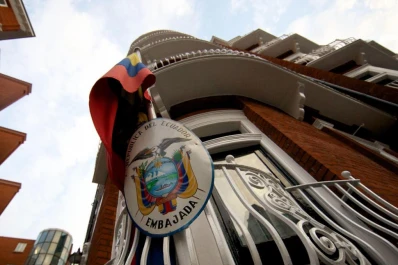 Assange pidió asilo político a  Ecuador