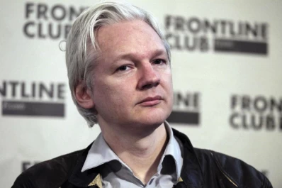 Assange se refugió en la embajada de Ecuador para evitar la extradición