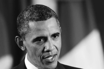 Obama le saca 13 puntos a su rival republicano, dice un sondeo