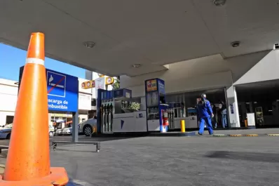 Comienza a faltar combustible en Tucumán