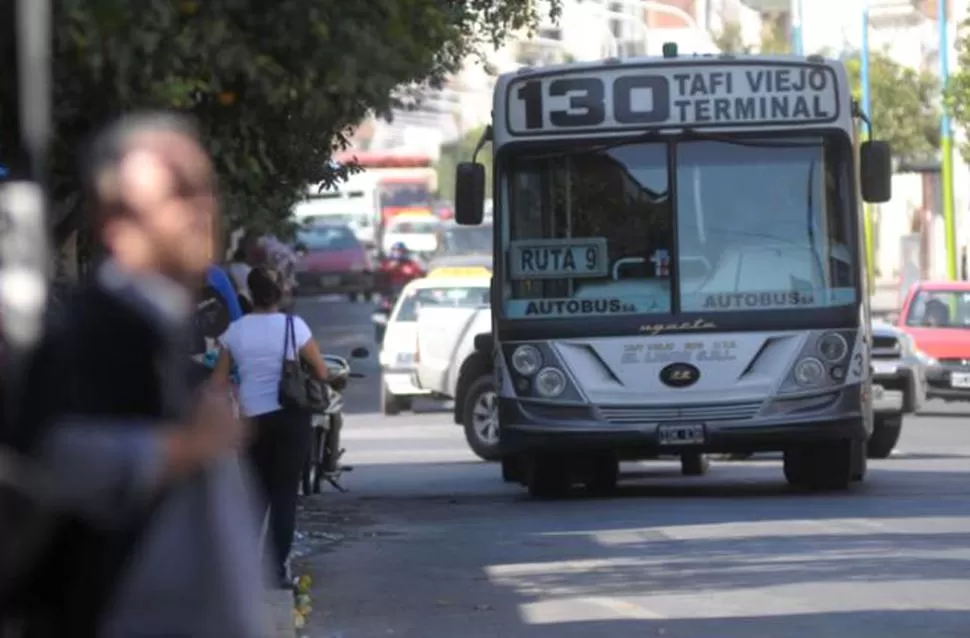 RESISTEN. La mayoría de las líneas cuentan con reservas de combustible para operar algunos días más. LA GACETA / FOTO DE INES QUINTEROS ORIO