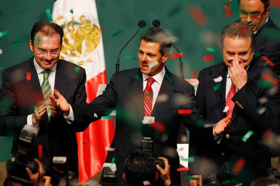 FESTEJO. Peña Nieto se adjudicó la victoria en las elecciones de ayer. REUTERS