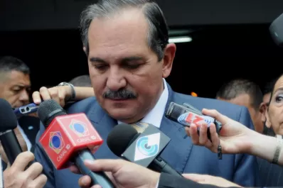 Me encanta que los chicos se expresen, dijo Alperovich, sobre el cartel en apoyo a Lanata